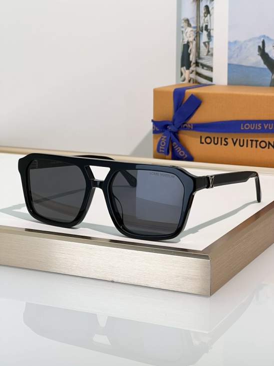 Picture of Louis Vuitton Sunglasses _SKUfw76706015fw